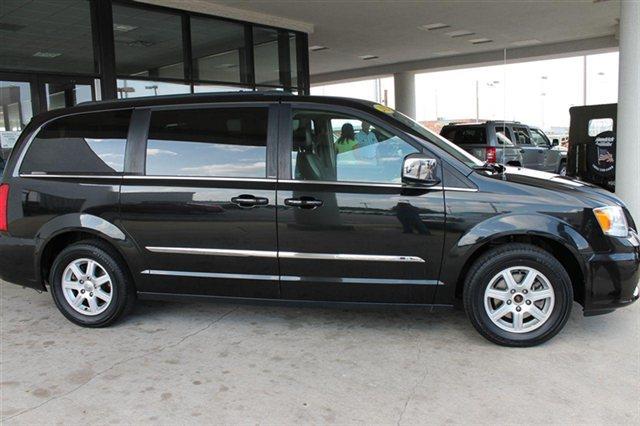 2012 Chrysler Town and Country Custom Deluxe 4X4