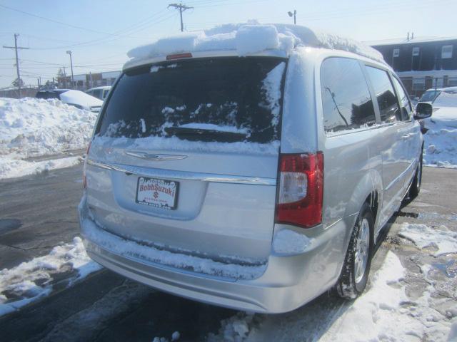 2012 Chrysler Town and Country AUTO LX