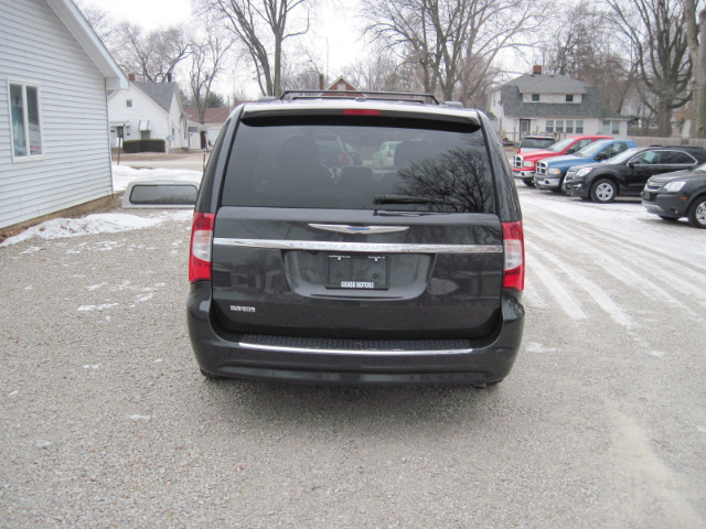 2012 Chrysler Town and Country King Ranch 4WD