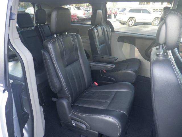 2012 Chrysler Town and Country AUTO LX