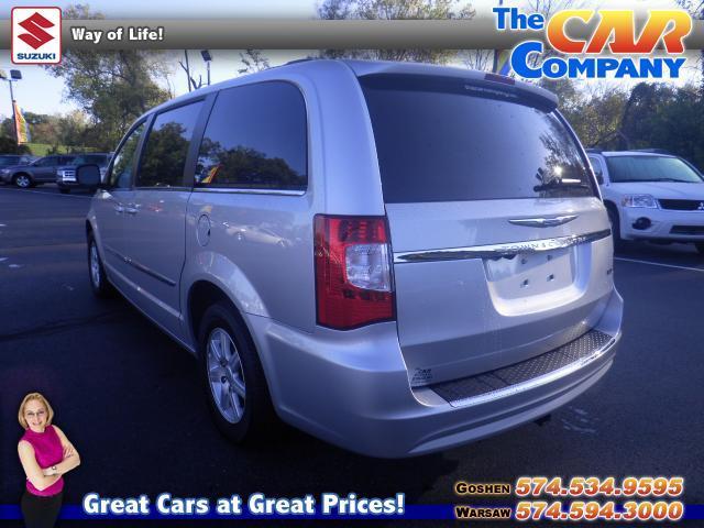 2012 Chrysler Town and Country AUTO LX