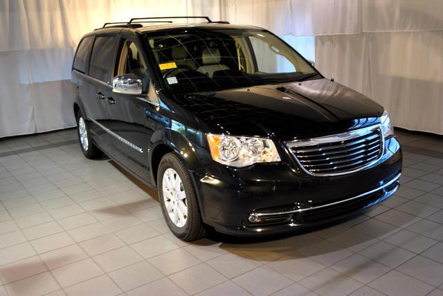 2012 Chrysler Town and Country Limited NAV 4X4