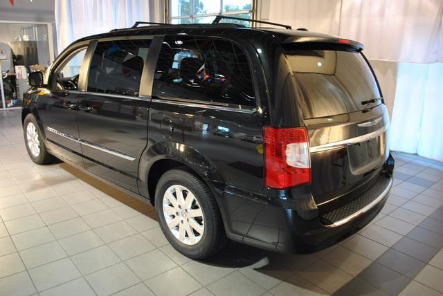 2012 Chrysler Town and Country Limited NAV 4X4