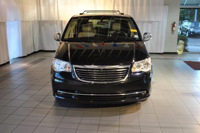 2012 Chrysler Town and Country Limited NAV 4X4