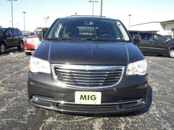 2012 Chrysler Town and Country Unknown