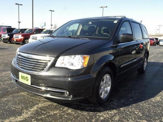 2012 Chrysler Town and Country Unknown