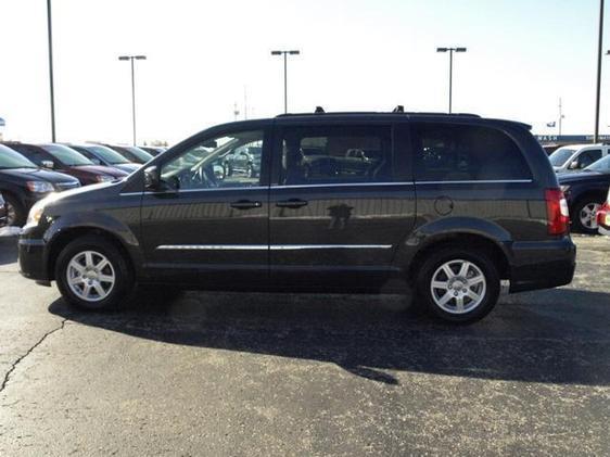 2012 Chrysler Town and Country Unknown