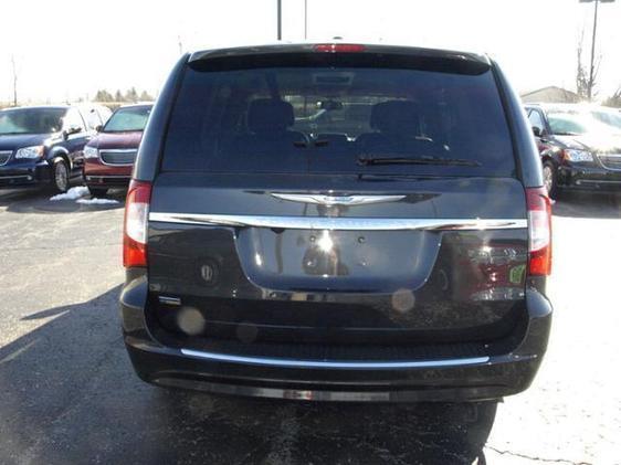 2012 Chrysler Town and Country Unknown