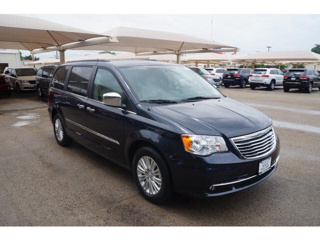 2013 Chrysler Town and Country Limited NAV 4X4