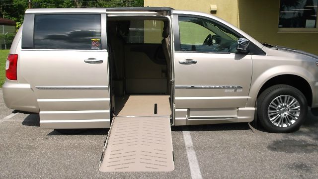 2013 Chrysler Town and Country 4.0L Rockcrawler 4X4