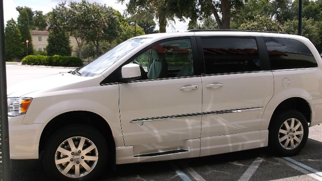 2013 Chrysler Town and Country 43848