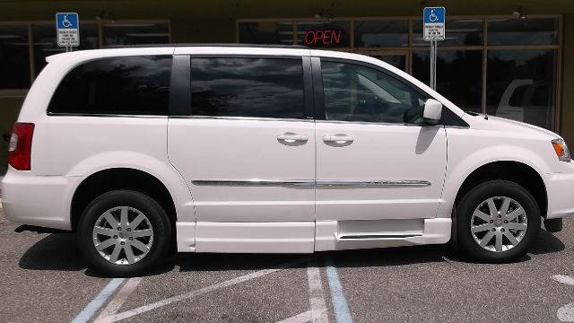 2013 Chrysler Town and Country 43848