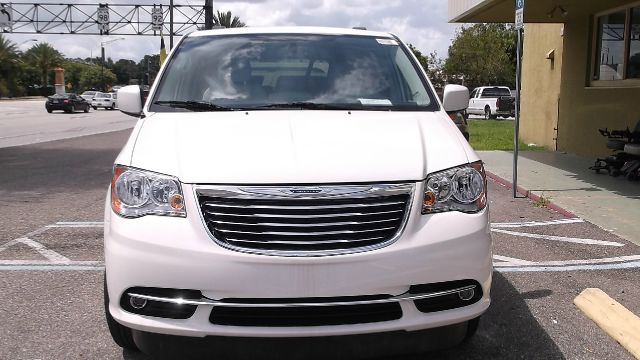 2013 Chrysler Town and Country 43848