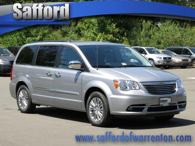 2013 Chrysler Town and Country Limited NAV 4X4