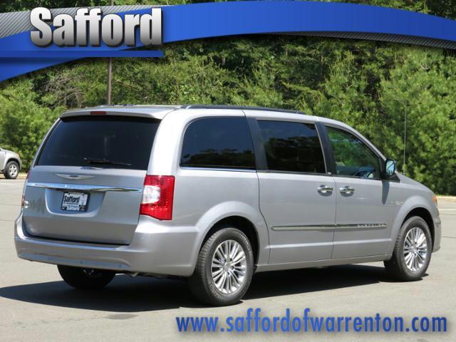 2013 Chrysler Town and Country Limited NAV 4X4