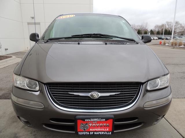 1999 Chrysler Town and Country SLT 25