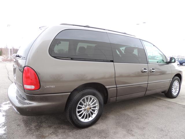 1999 Chrysler Town and Country SLT 25