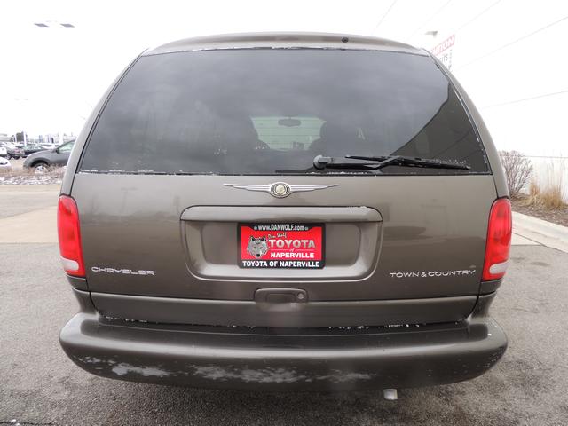 1999 Chrysler Town and Country SLT 25