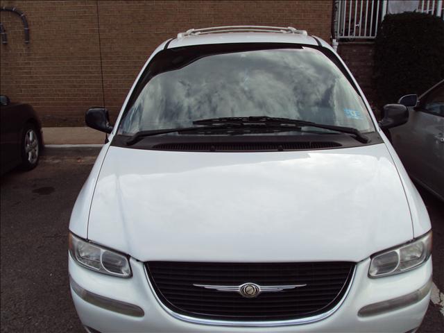 2000 Chrysler Town and Country Unknown