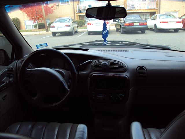 2000 Chrysler Town and Country Unknown