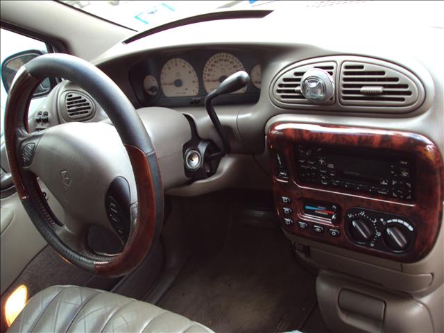 2000 Chrysler Town and Country Unknown