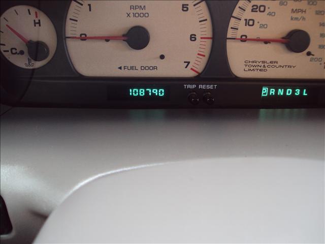 2000 Chrysler Town and Country Unknown