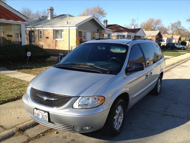 2001 Chrysler Town and Country S Sedan Under FULL Factory Warranty