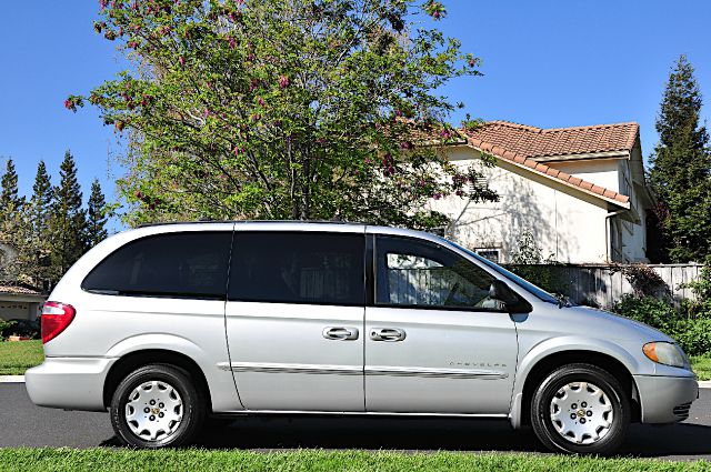 2001 Chrysler Town & Country Elk Conversion Van