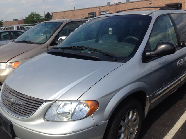 2001 Chrysler Town & Country S Sedan Under FULL Factory Warranty