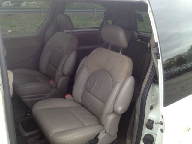 2001 Chrysler Town and Country SLT 25