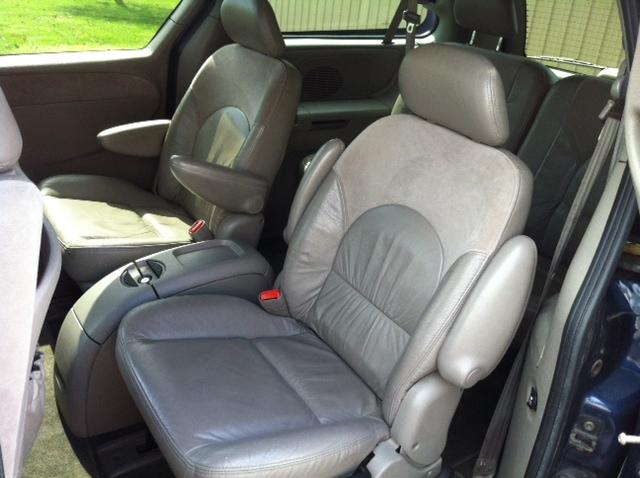 2002 Chrysler Town and Country SLT 25