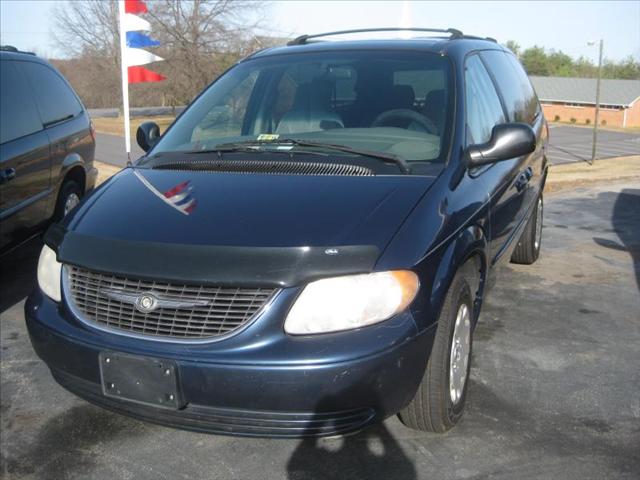 2002 Chrysler Town and Country Quad Coupe 3