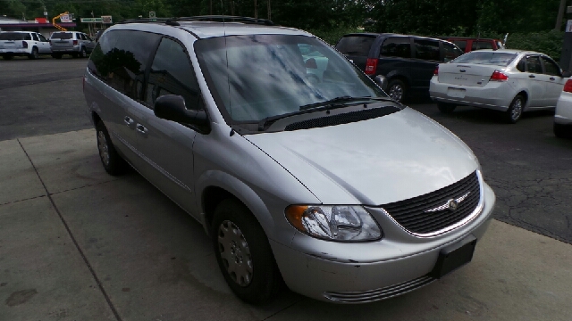 2003 Chrysler Town & Country Quad Coupe 3