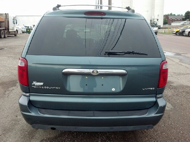 2005 Chrysler Town & Country SLT 25