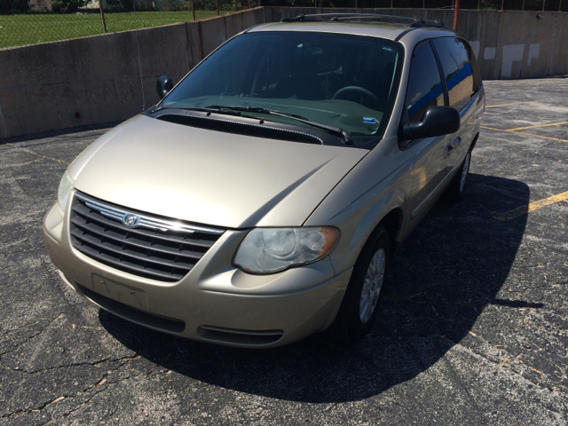 2005 Chrysler Town and Country Elk Conversion Van