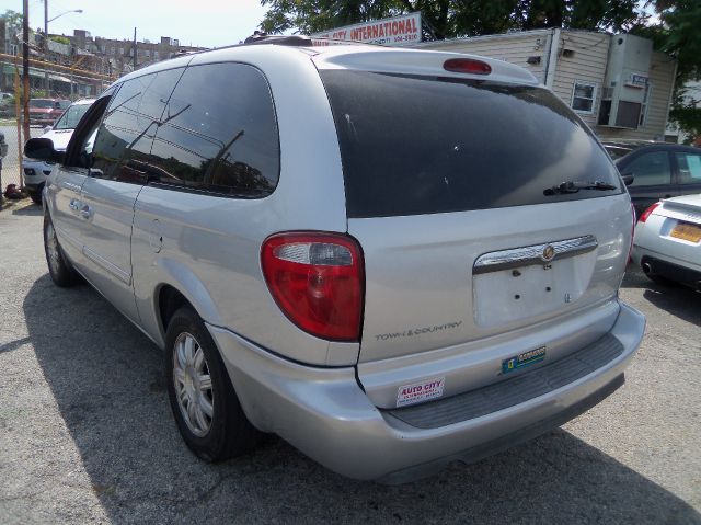 2005 Chrysler Town and Country T6 AWD Moon Roof Leather