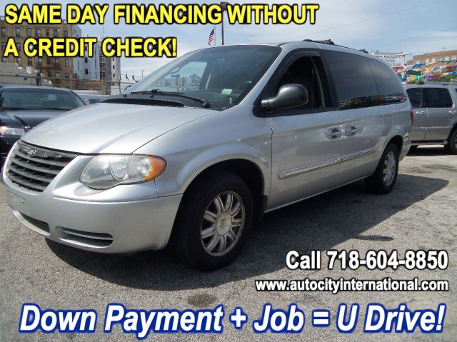 2005 Chrysler Town and Country T6 AWD Moon Roof Leather