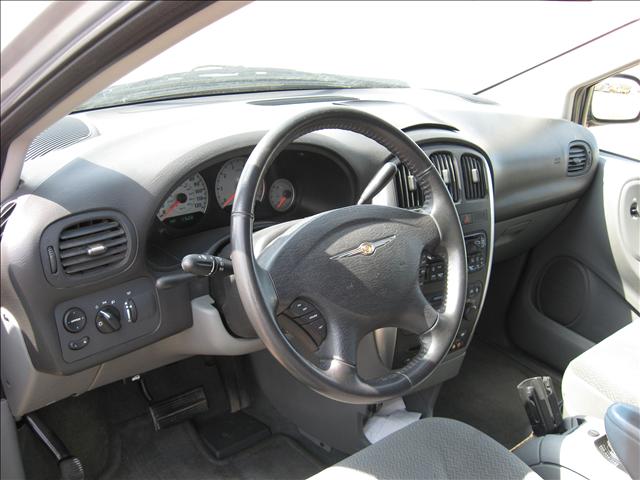 2005 Chrysler Town and Country 3.5