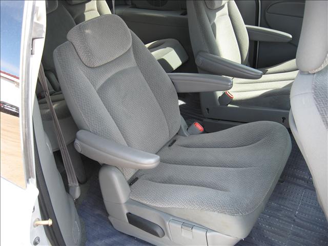 2005 Chrysler Town and Country 3.5