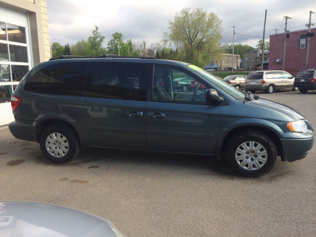 2005 Chrysler Town & Country Elk Conversion Van