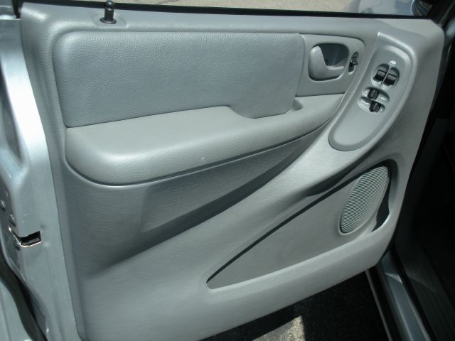 2005 Chrysler Town and Country XLT FX4 Crew Cab