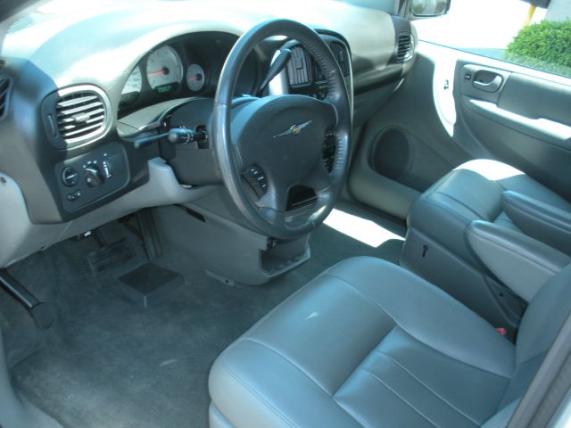 2005 Chrysler Town and Country XLT FX4 Crew Cab