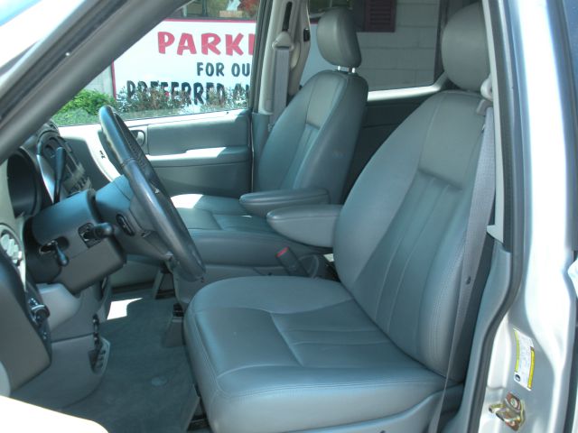 2005 Chrysler Town and Country XLT FX4 Crew Cab