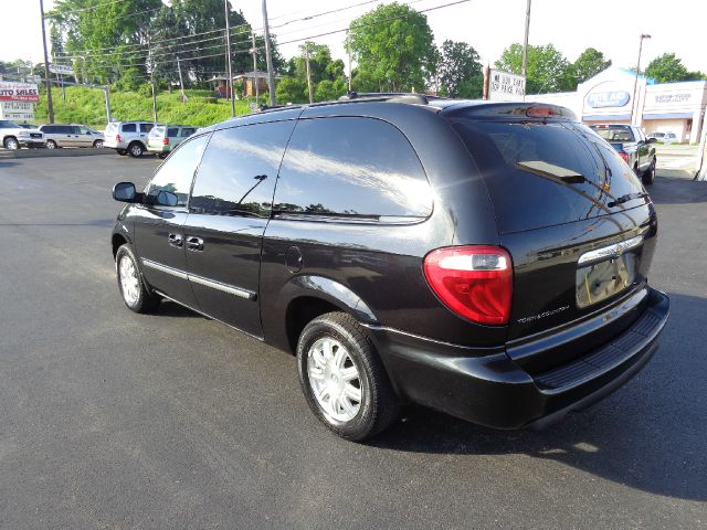 2005 Chrysler Town and Country T6 AWD Moon Roof Leather