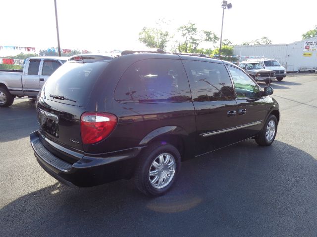 2005 Chrysler Town and Country T6 AWD Moon Roof Leather