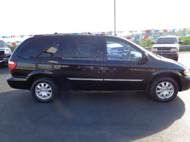 2005 Chrysler Town and Country T6 AWD Moon Roof Leather