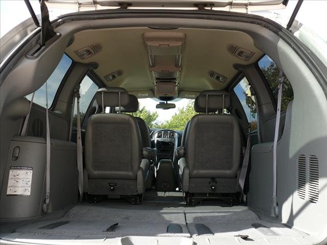 2005 Chrysler Town and Country S Sedan Under FULL Factory Warranty