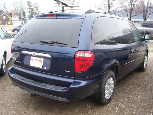 2005 Chrysler Town & Country Elk Conversion Van