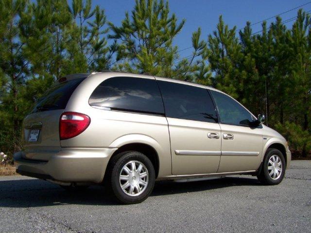 2005 Chrysler Town and Country 3.5