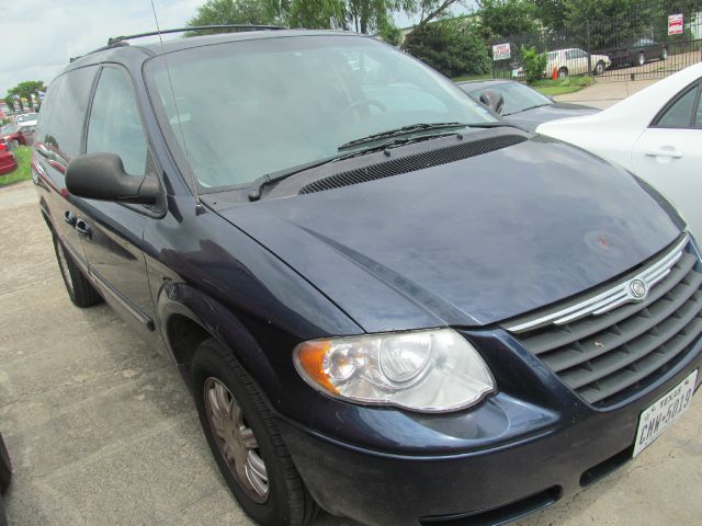 2006 Chrysler Town and Country T6 AWD Moon Roof Leather